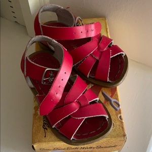 Toddler 5 red Saltwater sandals